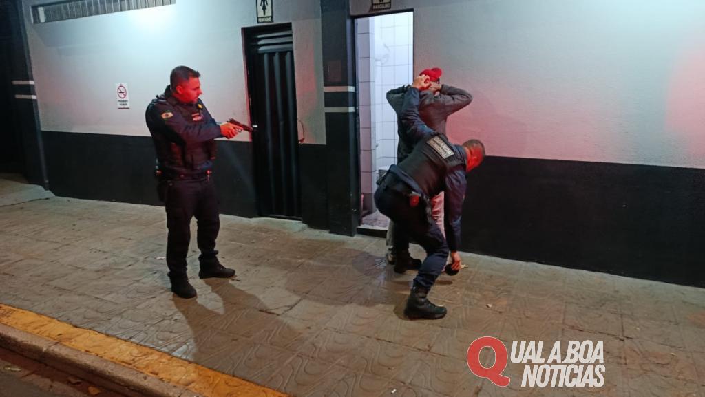 Homem se tranca por três horas em banheiro de padaria após uso de droga e mobiliza Guarda Municipal