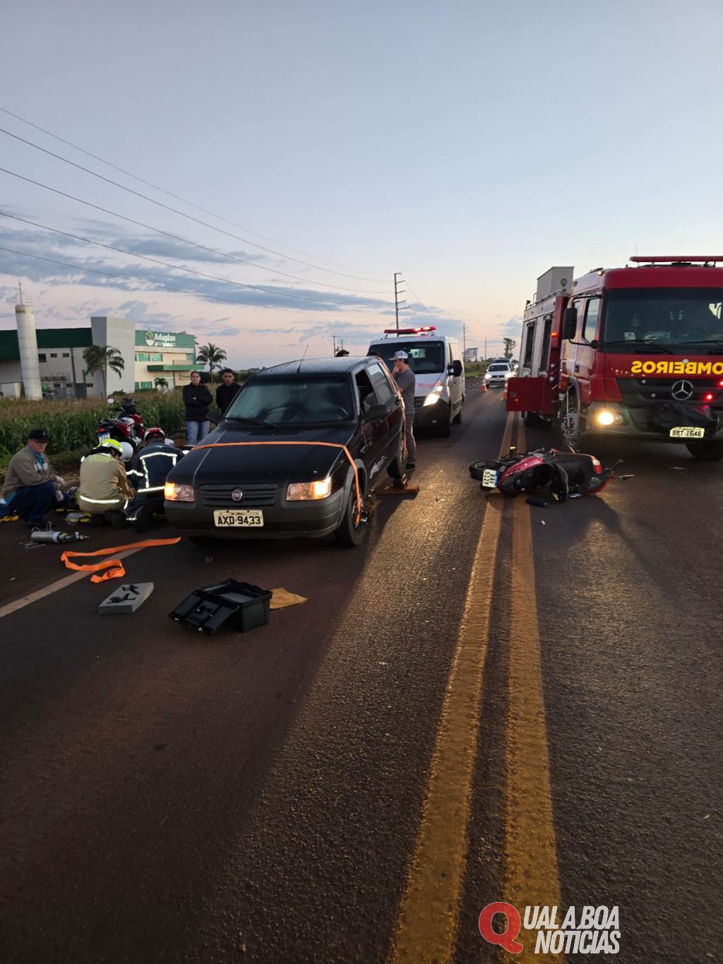Motociclista fica presa embaixo de carro em acidente na PR-182 em Palotina