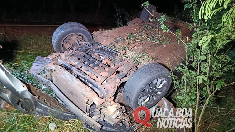Quatro pessoas ficam feridas em capotamento na PR-317 entre Toledo e Ouro Verde do Oeste