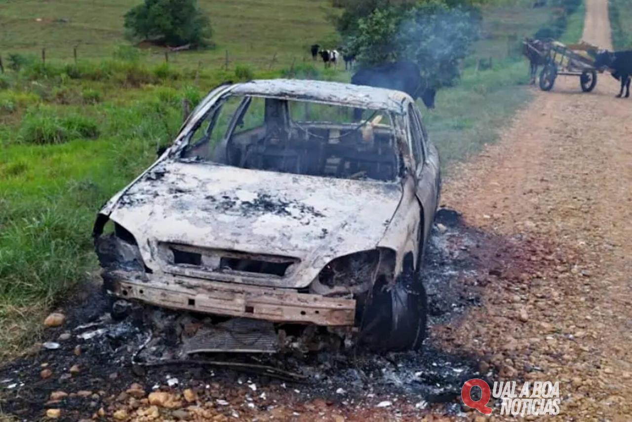 Carro usado em assalto na BR-272 é encontrado incendiado em Francisco Alves