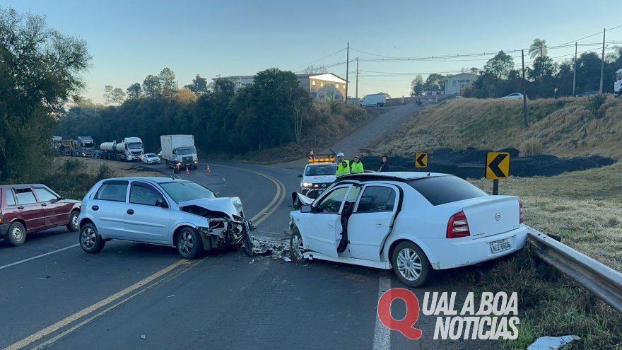Grave colisão na PR-180 entre Corsa e Astra deixa quatro feridos