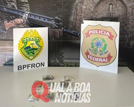 Homem é flagrado com haxixe escondido em gesso falso durante abordagem em ônibus na fronteira