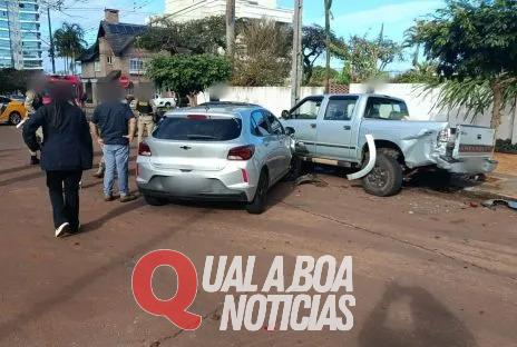 Homem fica ferido após atropelamento e colisão em sequência no centro de Toledo