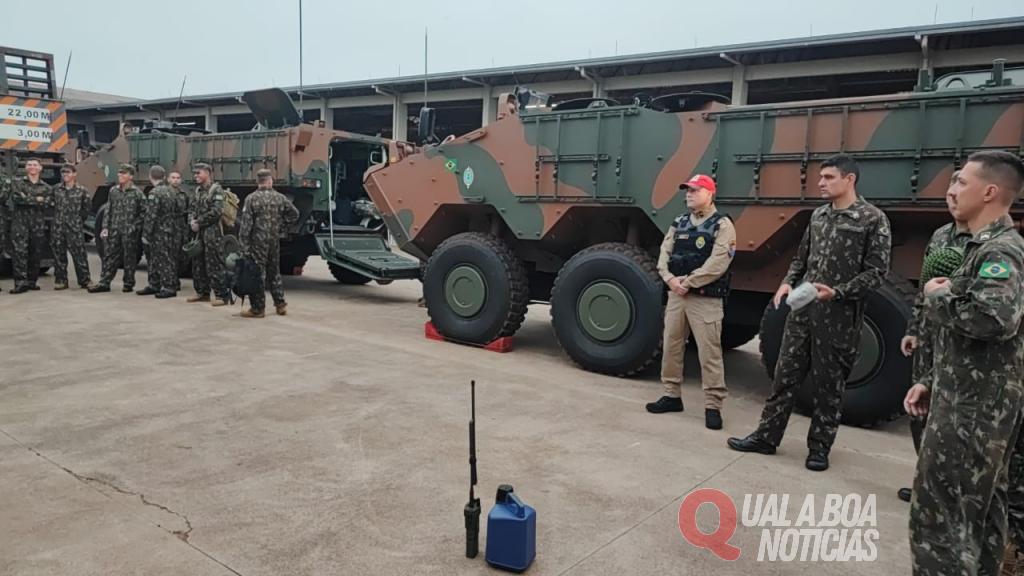 Polícia Rodoviária escolta comboio do Exército com veículos blindados entre Cascavel e São Miguel do Iguaçu