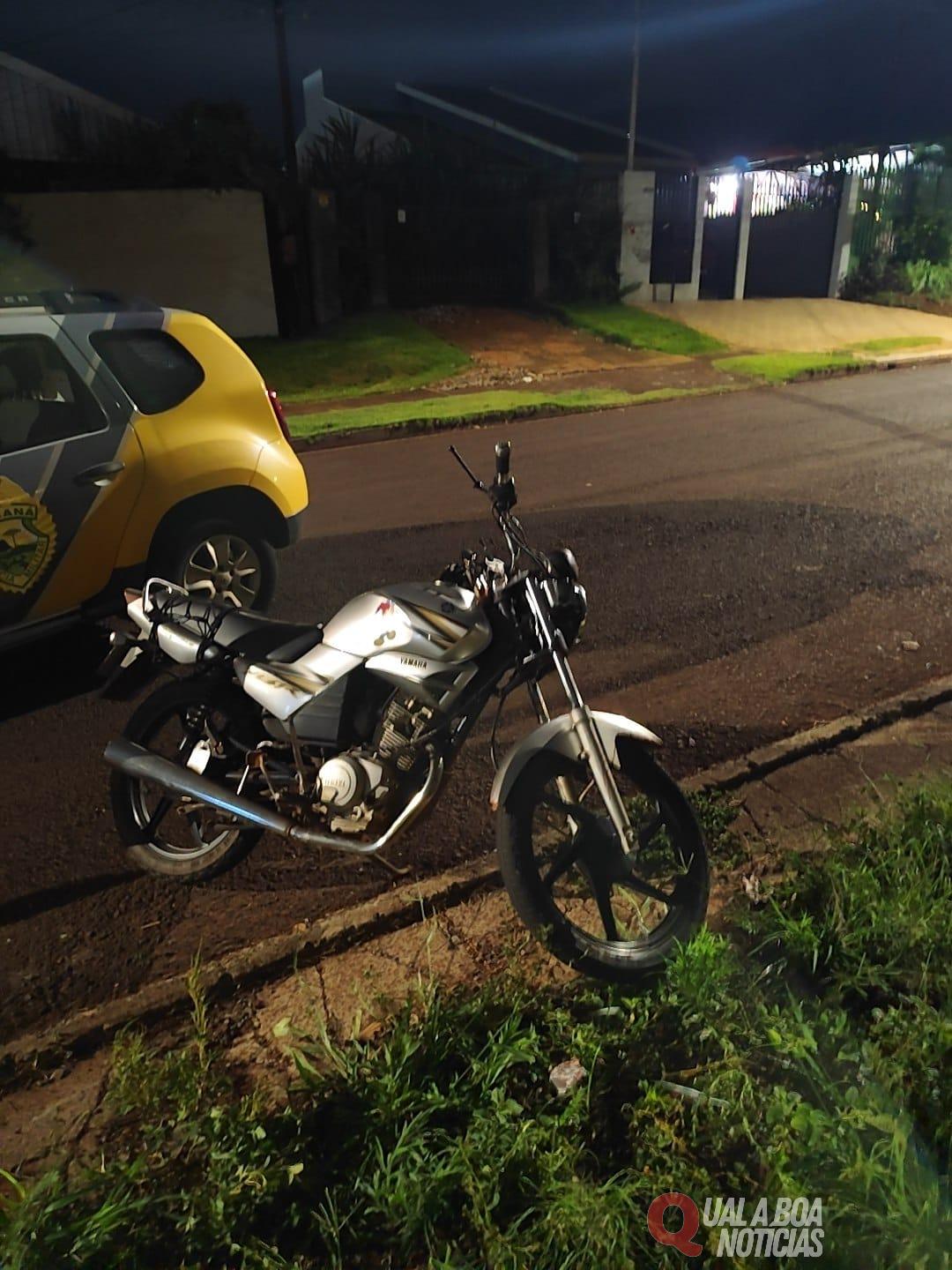 Cascavel: Motociclista avança preferencial, quase atinge viatura e é preso após perseguição no bairro Santa Cruz