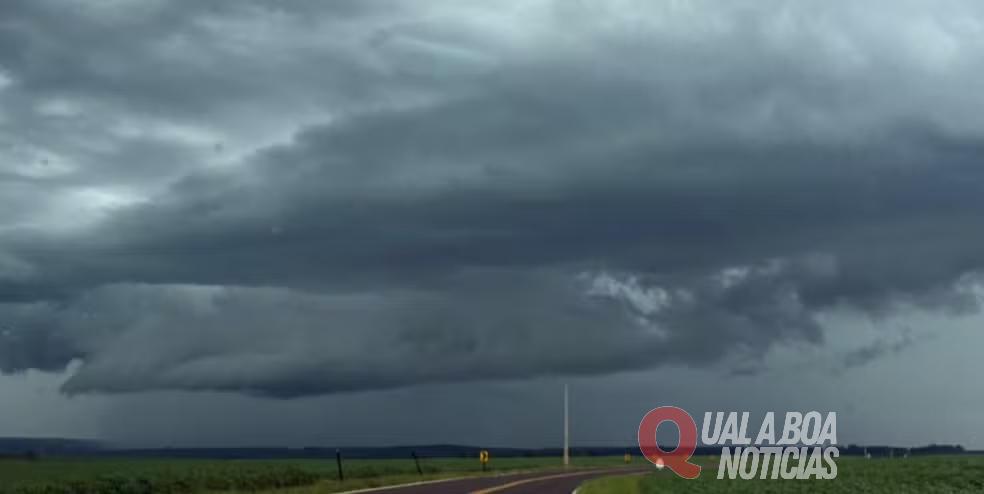 Fim de semana começa com risco de tempestades severas no Paraná