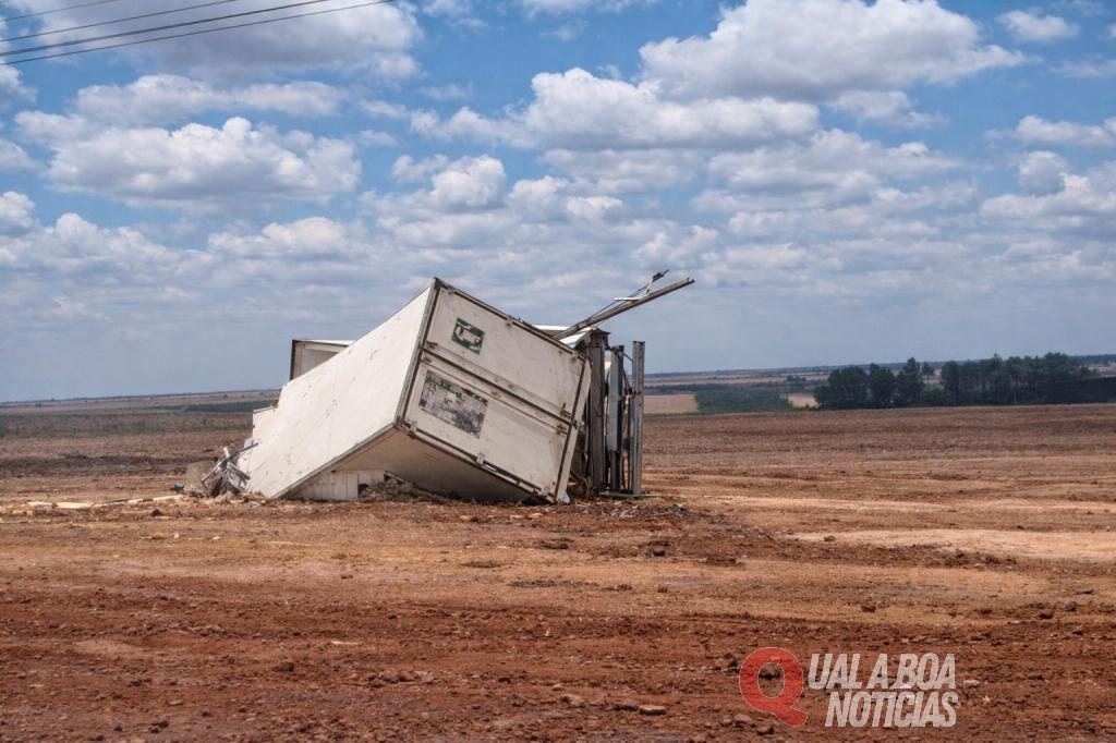 Grave acidente envolve dois caminhões e Saveiro na PR-182, entre Maripá e Toledo