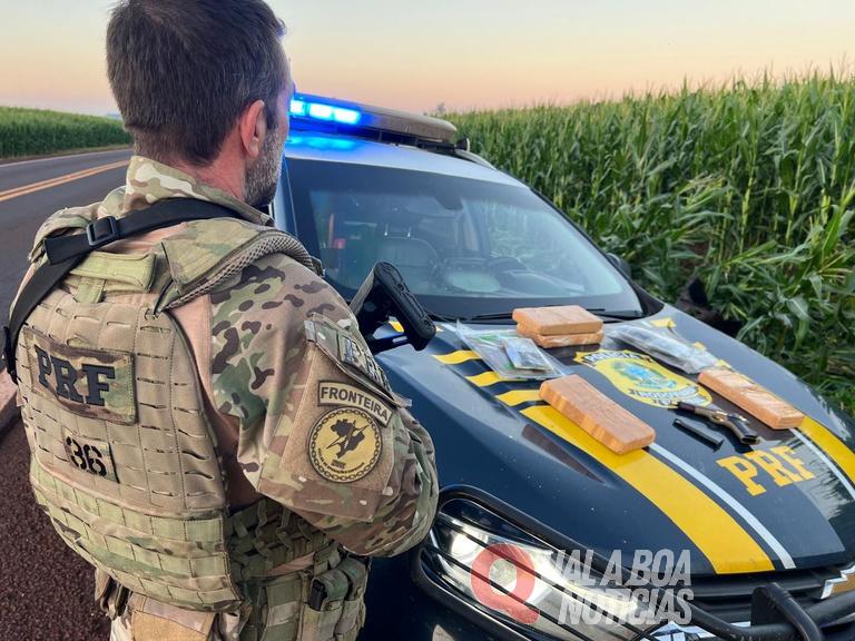 Fuga na BR-163 termina com carro capotado e apreensão de drogas e arma em Toledo