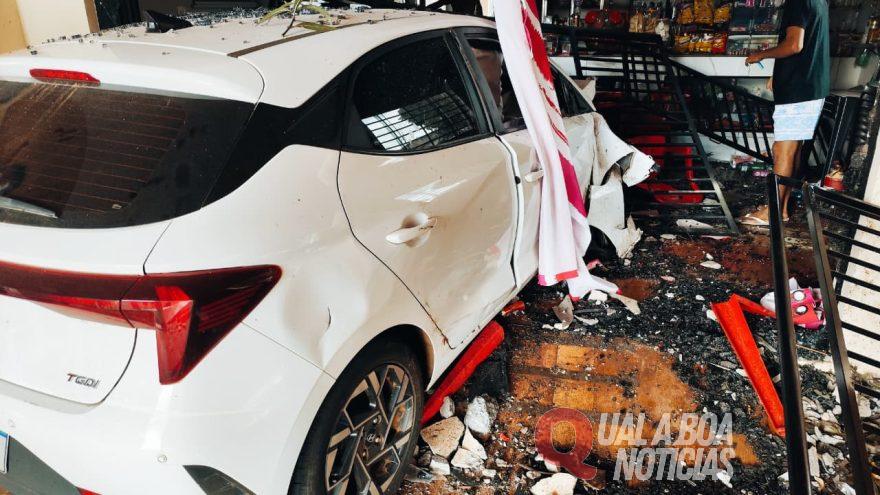 Acidente grave destrói mercearia e deixa motociclista com amputação em Cascavel