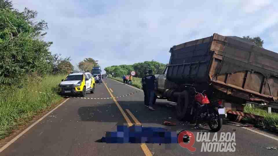 Batida entre moto e caminhão parado mata homem na PR-218