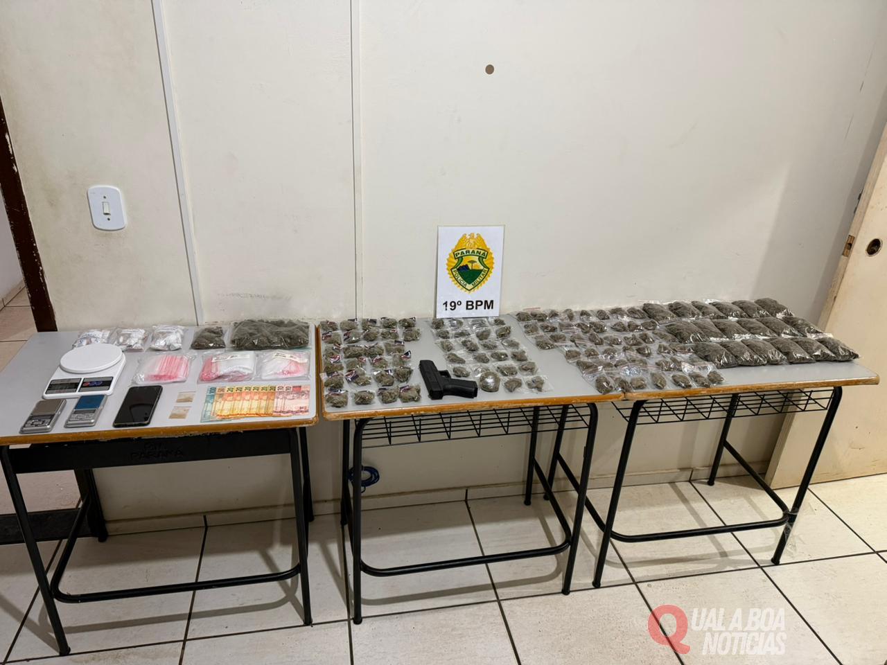 PM apreende drogas e simulacro de arma de fogo em Toledo