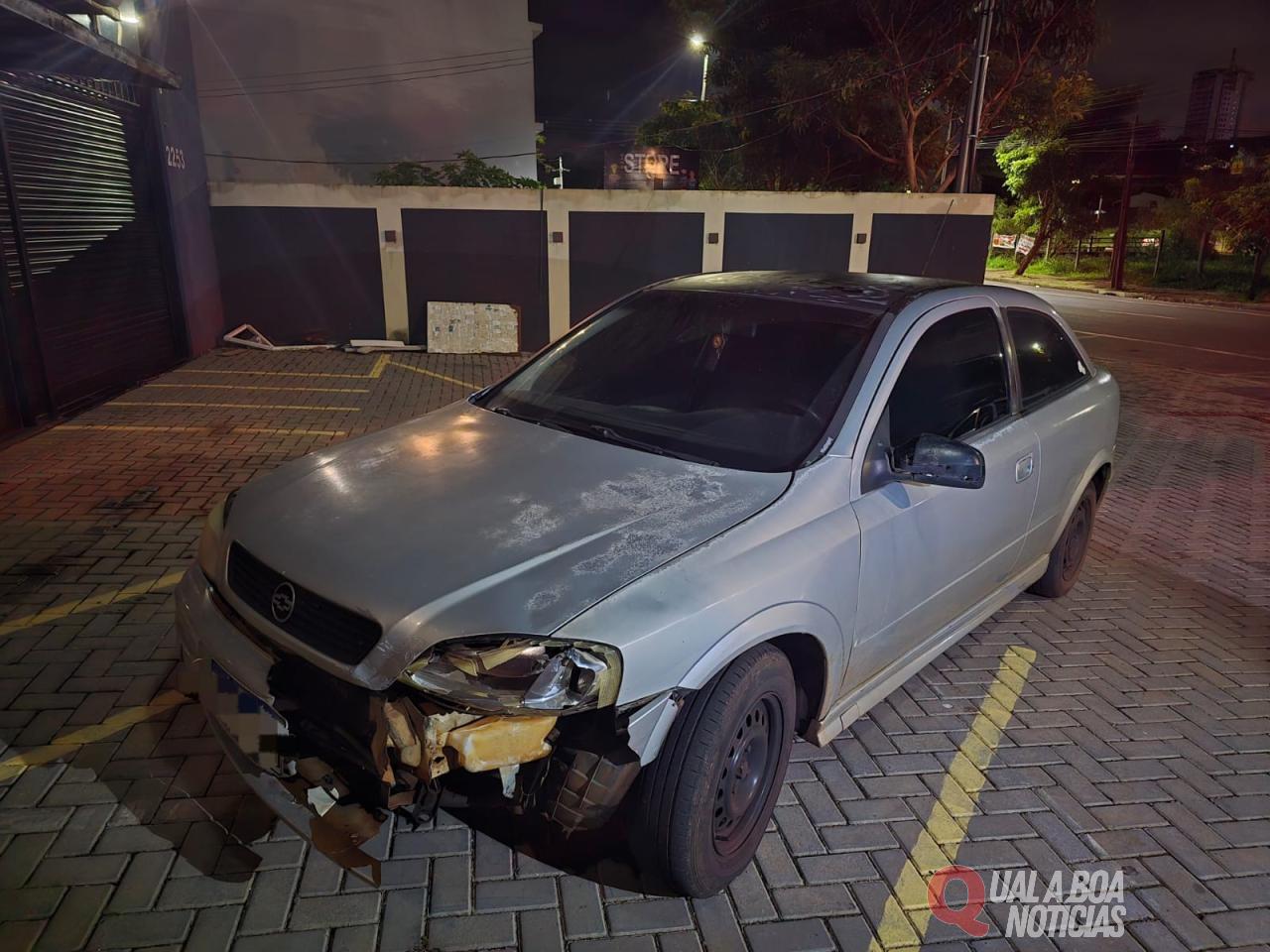 Dois condutores sem CNH se envolvem em grave acidente e motorista é detido após fugir do local