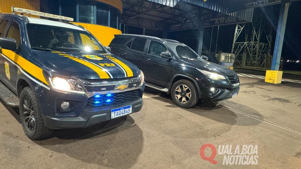 Homem é preso na BR-272 em Terra Roxa com caminhonete Hilux adulterada e restrição judicial