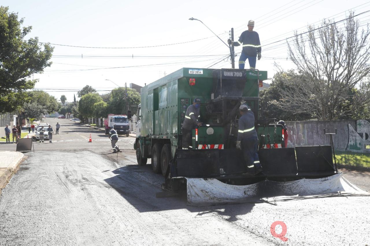 Moradores apontam falhas em microrrevestimento asfáltico dias após início de obras em Cascavel
