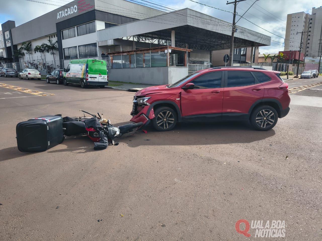 Motociclista é levado ao HU após acidente durante conversão de carro em Cascavel