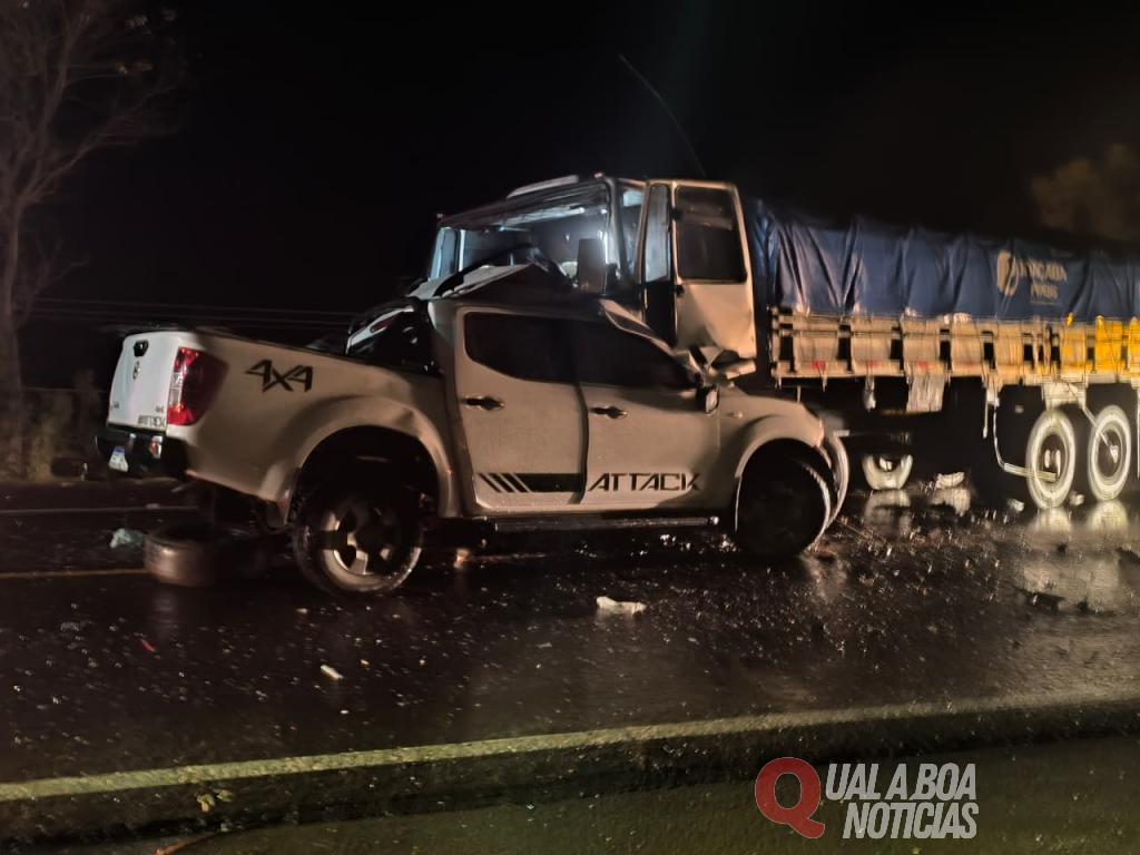 Motorista morre em colisão frontal entre caminhonete e caminhão na BR-277 em Guaraniaçu