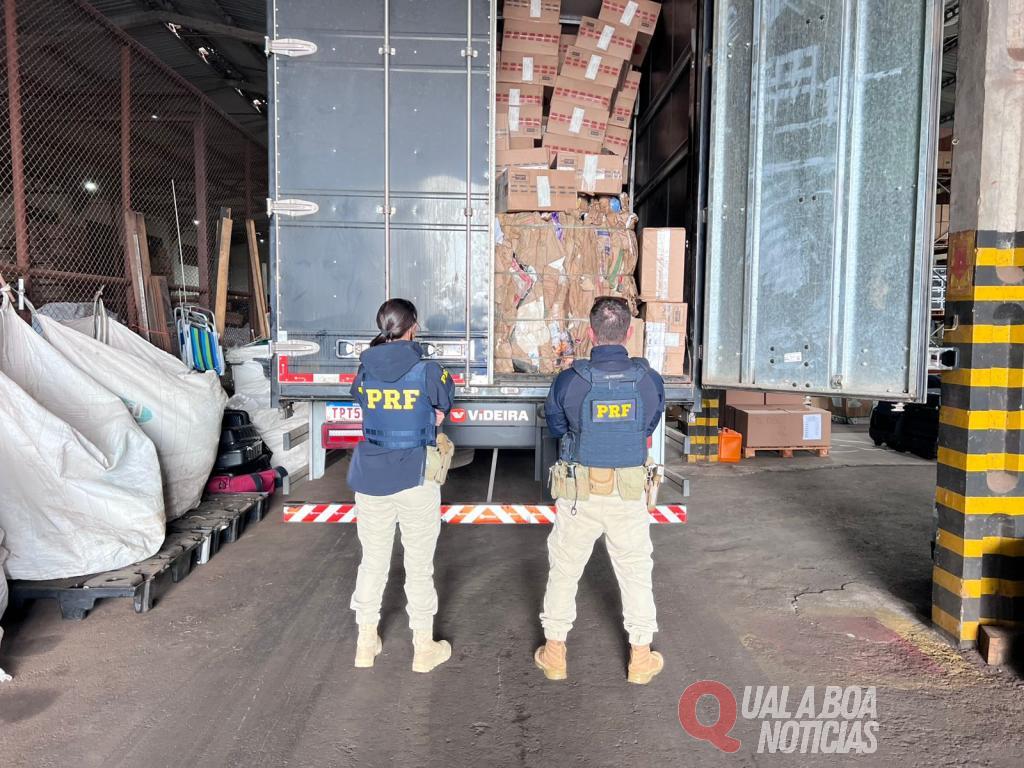 PRF apreende 200 mil maços de cigarros sob fardos de papelão na BR-163
