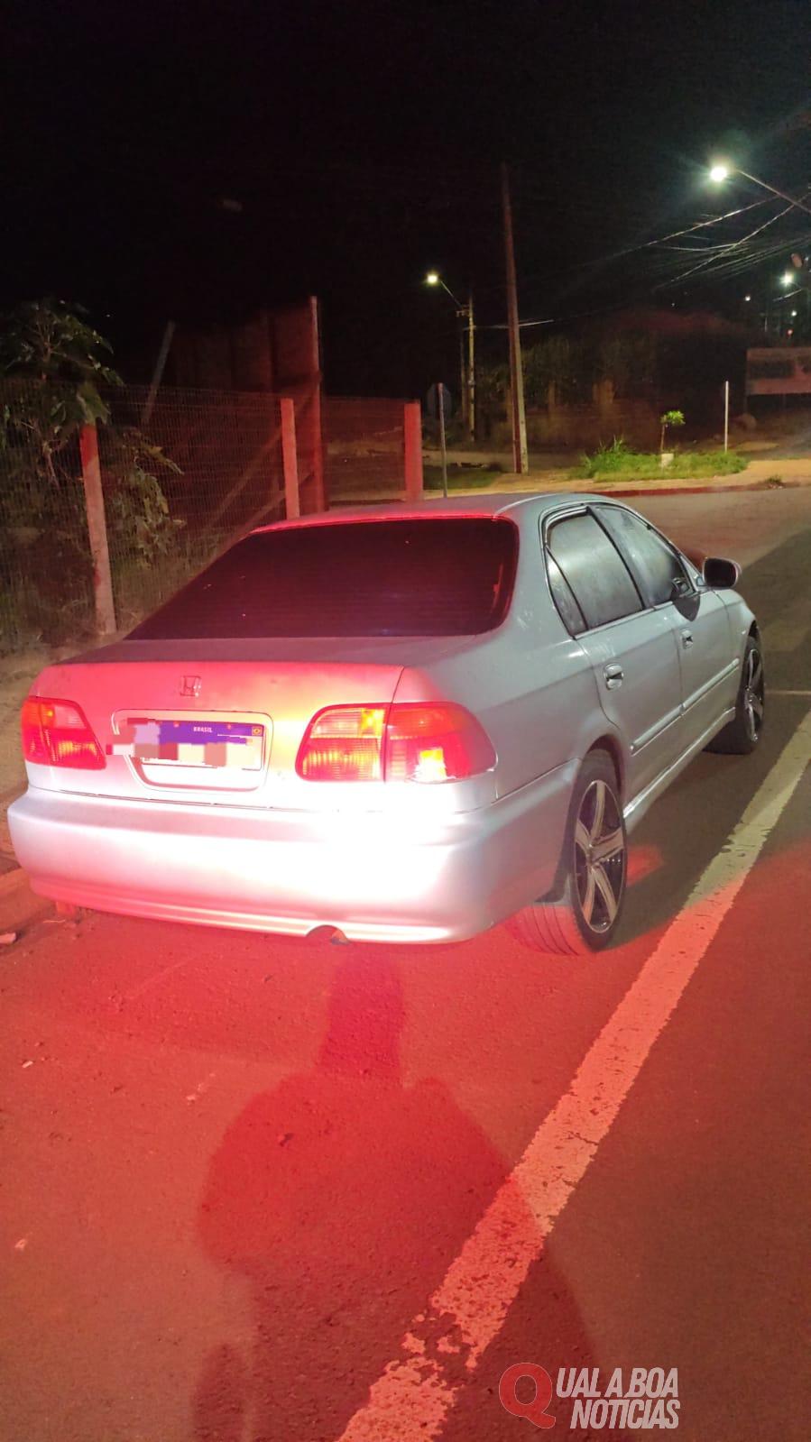 Veículo com sinais de arrombamento é abandonado na contramão e recolhido pela PM no bairro Interlagos