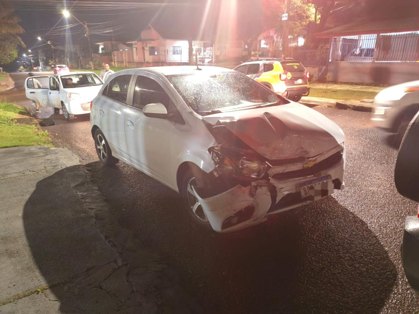Motorista embriagado se envolve em acidente e passageiros ficam feridos no bairro Cancelli em Cascavel