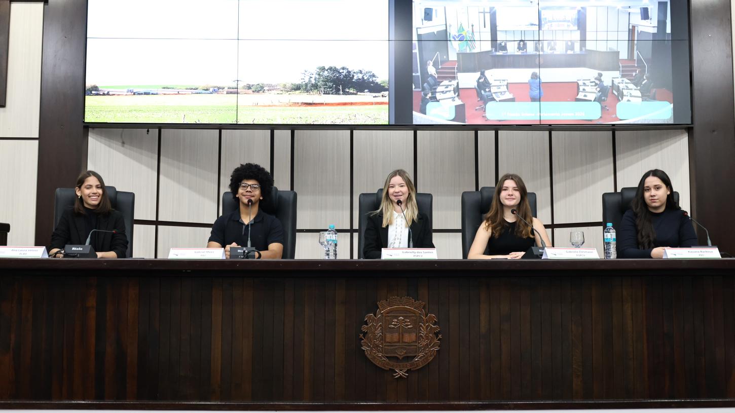 Foto: Composição da Mesa Direto do Parlamento Jovem – Câmara Municipal de Toledo