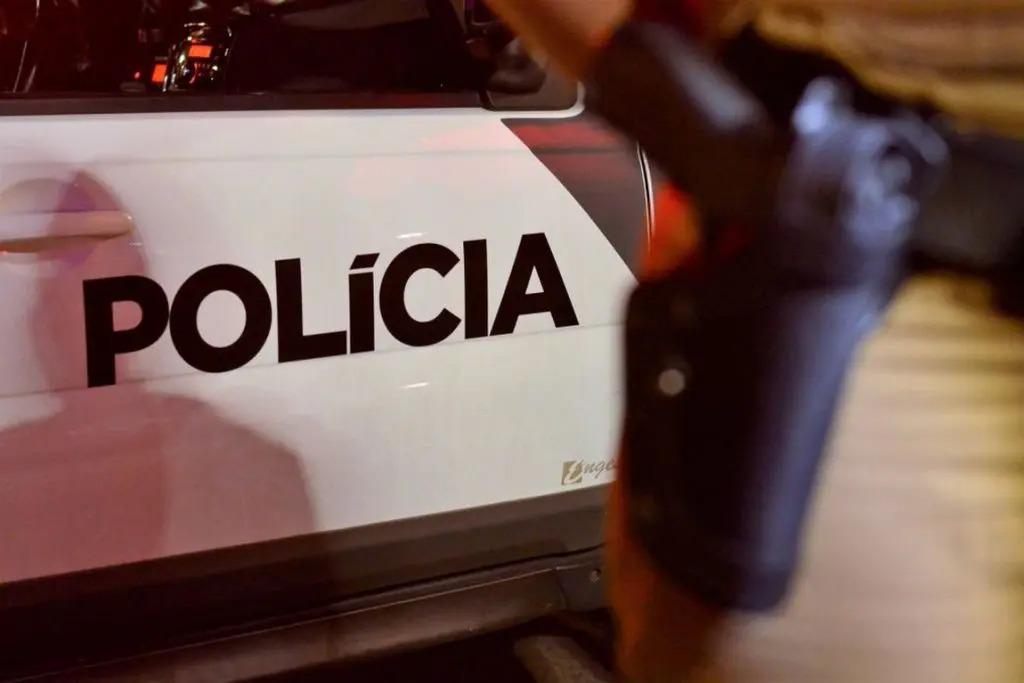 PM recupera motocicleta furtada e prende dois suspeitos na Vila Operária