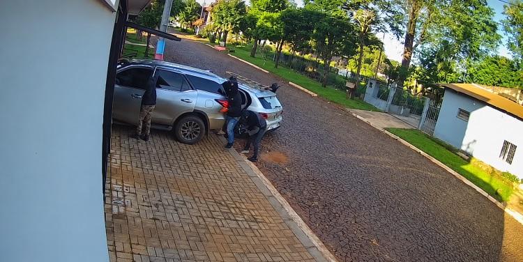 Cinco criminosos armados invadem residência e agridem brasileiro em Ciudad del Este