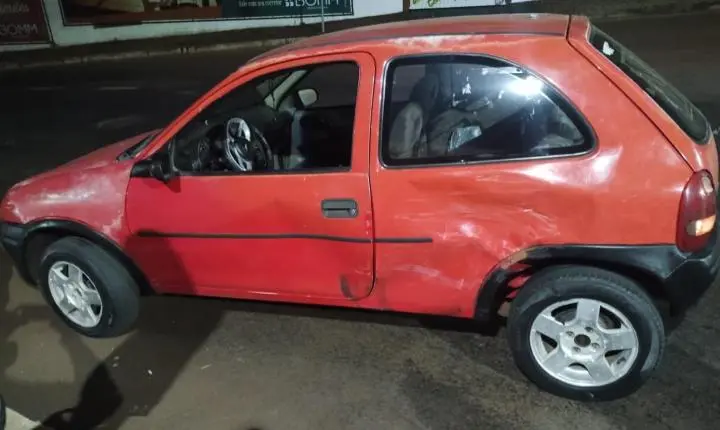 Acidente entre carro e moto deixa mulher ferida em cruzamento de Cascavel