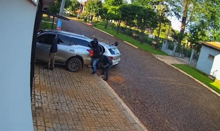 Cinco criminosos armados invadem residência e agridem brasileiro em Ciudad del Este
