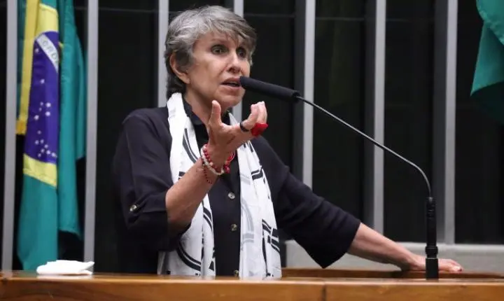 Comissão aprova proposta que tipifica lesbocídio no Código Penal