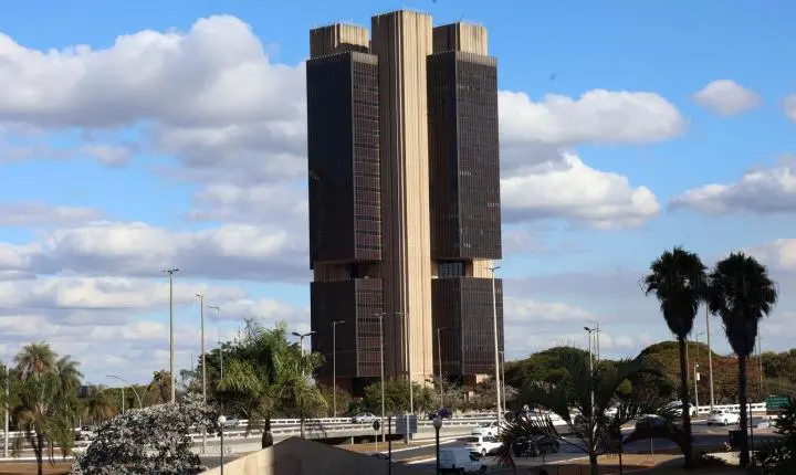 Economistas criticam usar corte de gastos para conter dívida pública