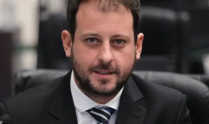 ELEIÇÕES 2026: Apoiado pelo pai, Natan Sperafico alcança 37,6 mil votos, fica fora das vagas diretas e é suplente do PP
