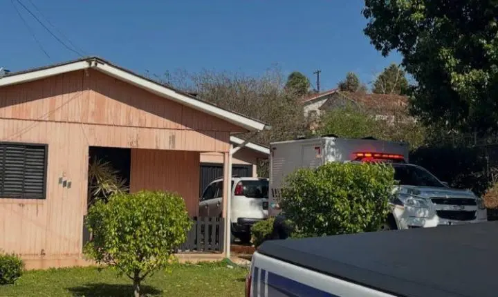 Filho luta com ex-padrasto armado e salva mãe de ser morta dentro de casa em Guarujá do Sul
