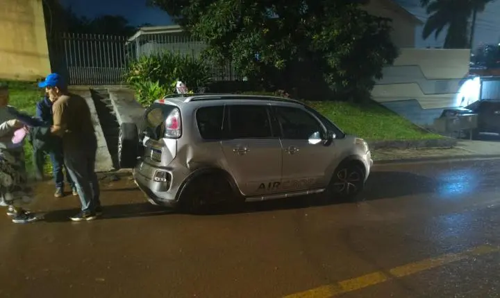 Motorista embriagado se envolve em acidente e passageiros ficam feridos no bairro Cancelli em Cascavel